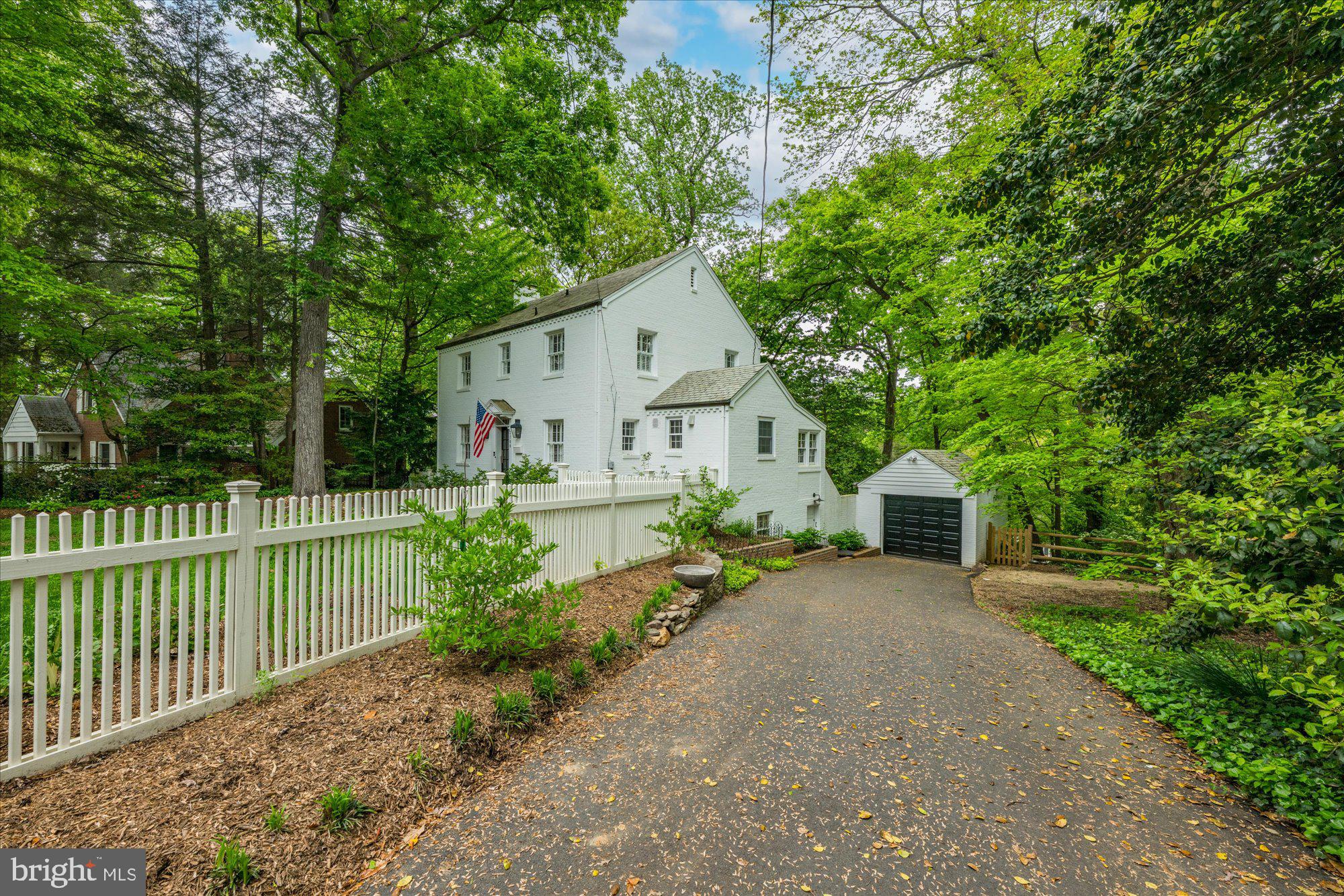 LORCOM GROVE - Residential