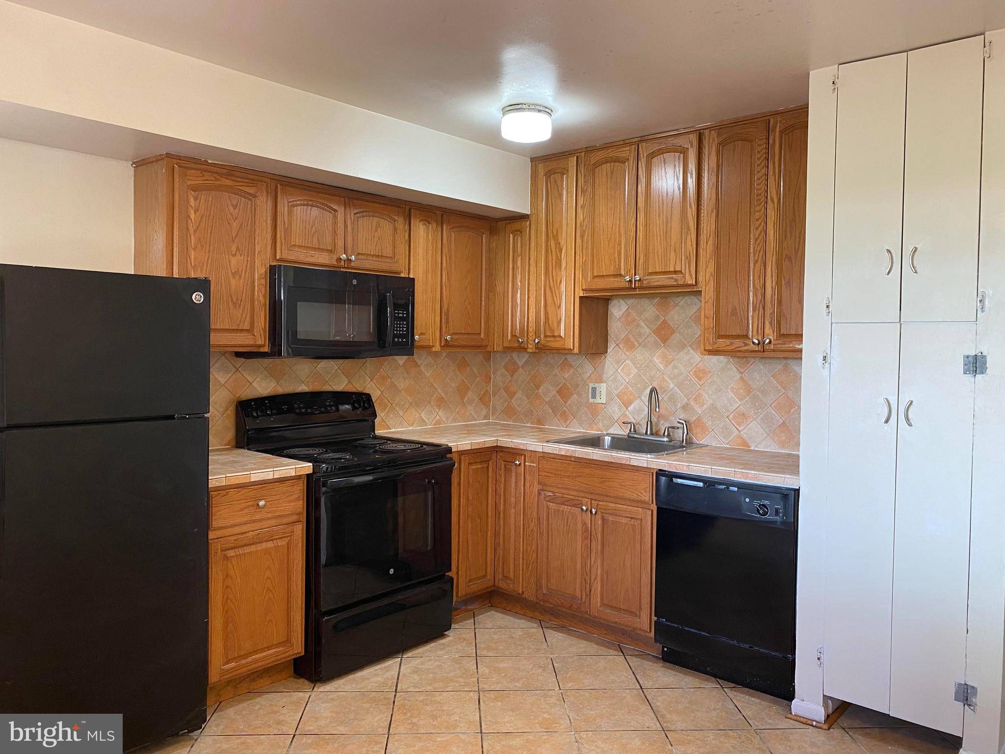 WOODLAWN TERRACE - Residential Lease