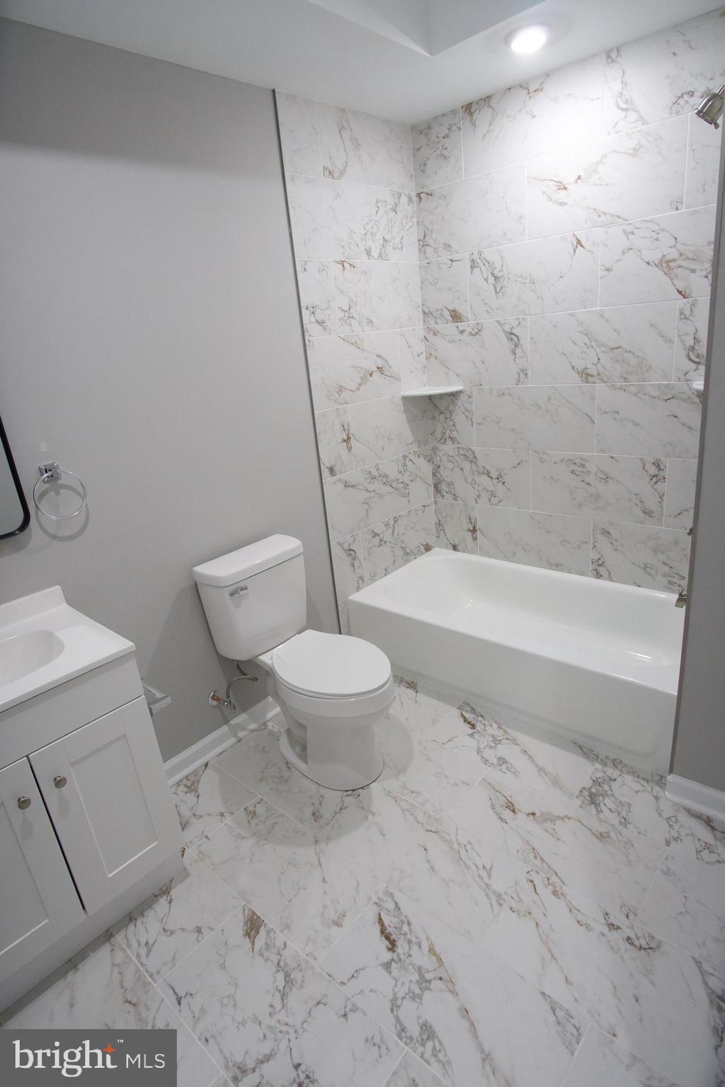 FAIRMOUNT - Residential Lease