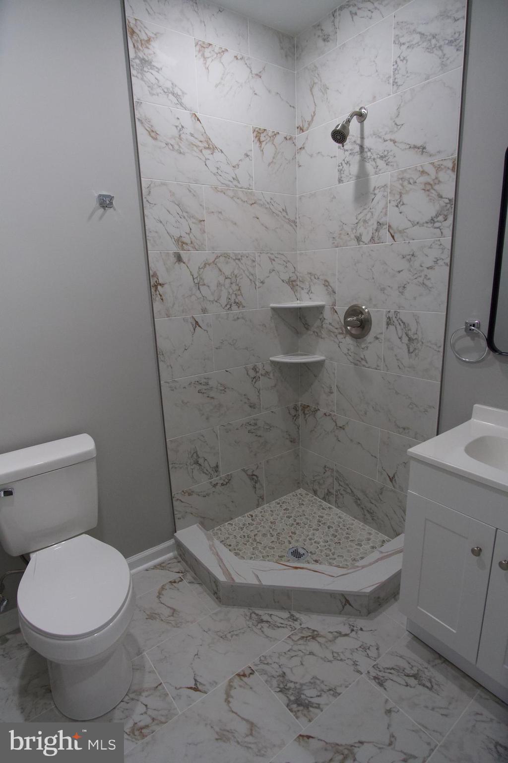 FAIRMOUNT - Residential Lease