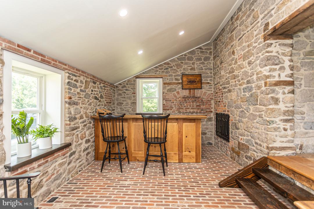 857 RIVER ROAD