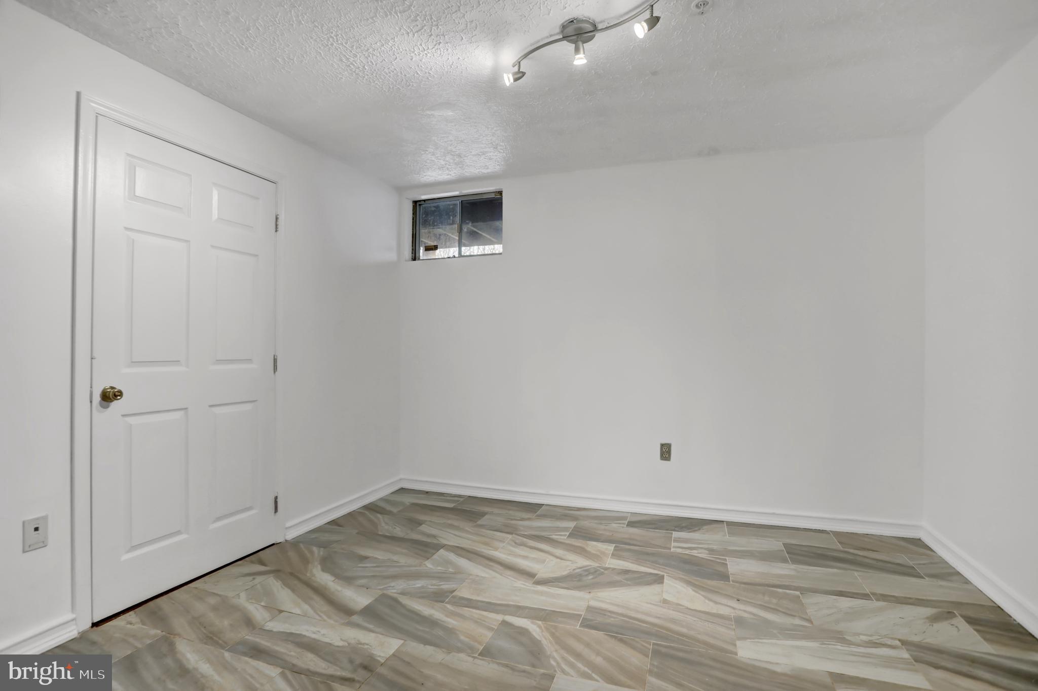 BLACKBURN VILLAGE - Residential Lease