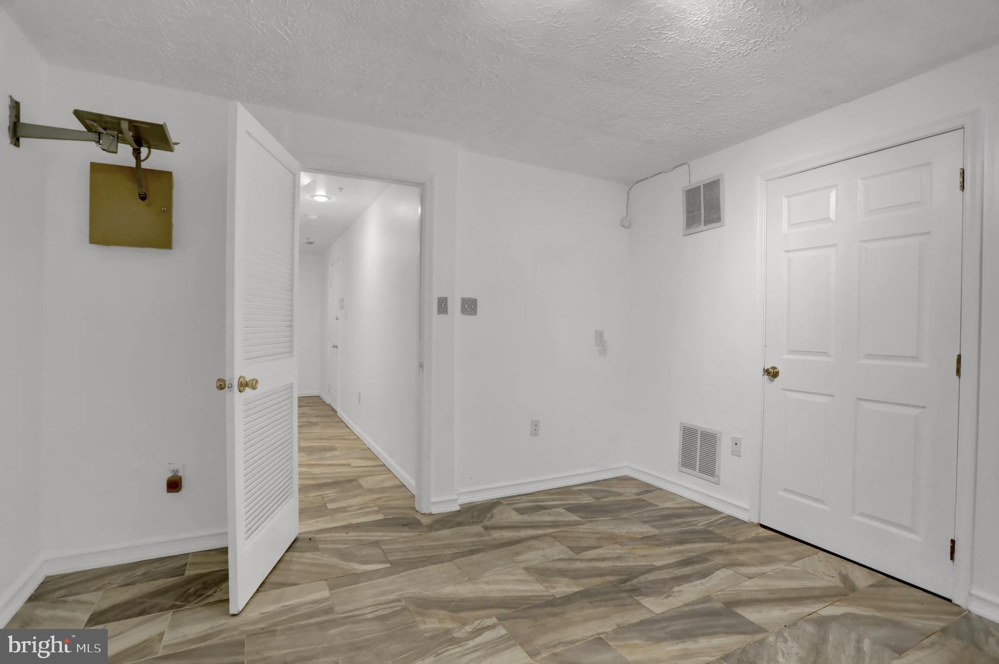 BLACKBURN VILLAGE - Residential Lease