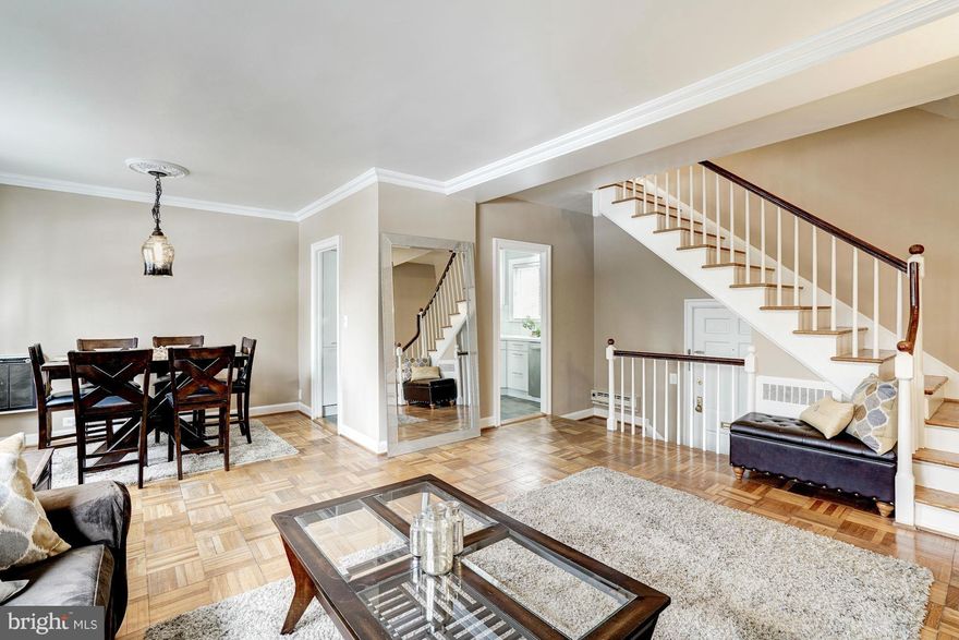 Meticulously maintained, freshly painted, Madison model in Parkfairfax. Full sized washer&dryer, SS appliances, remodeled bath w 30inch recessed medicine cabinet w extra storage, new windows,no neighbors beneath, recessed lighting throughout and less than half a mile from Village at Shirlington! Arrive at the Pentagon metro in minutes from the Metro bus only steps from your door!