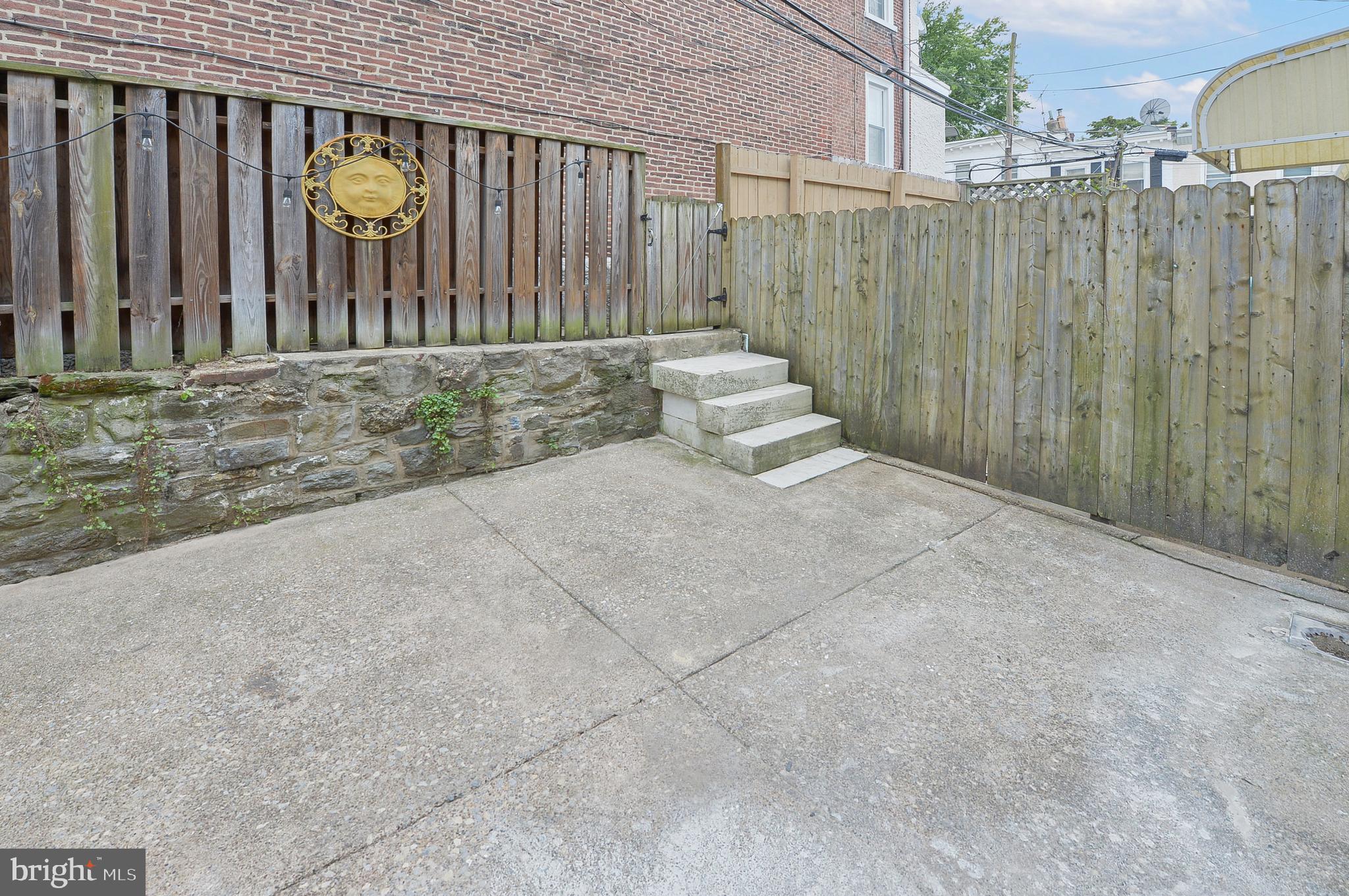 EAST FALLS - Residential