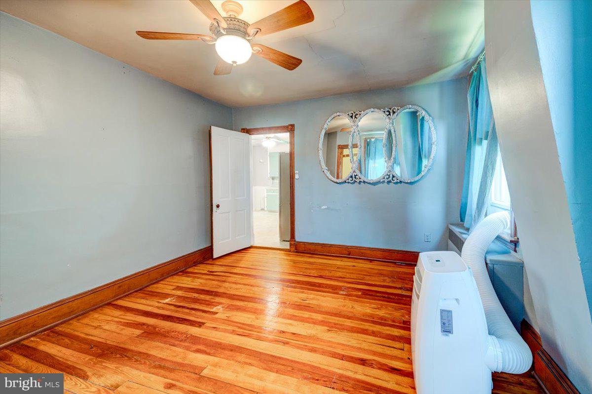 MAUGANSVILLE - Residential