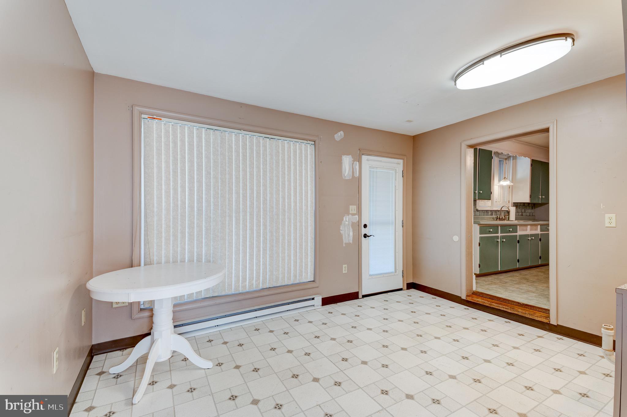 MAUGANSVILLE - Residential