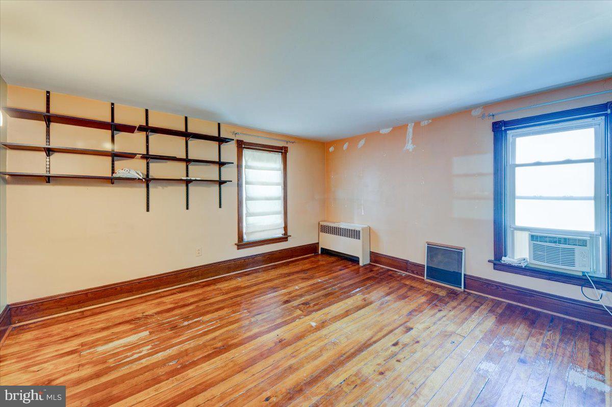 MAUGANSVILLE - Residential