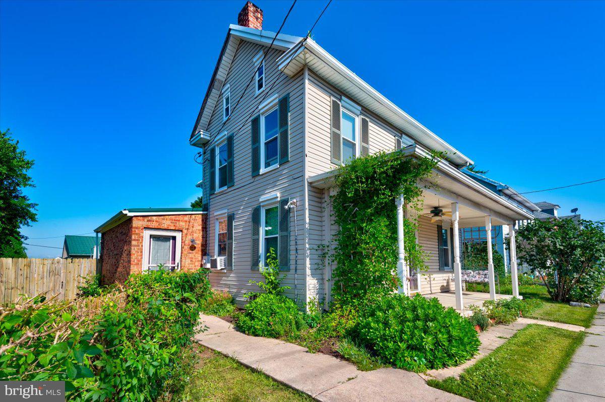 MAUGANSVILLE - Residential