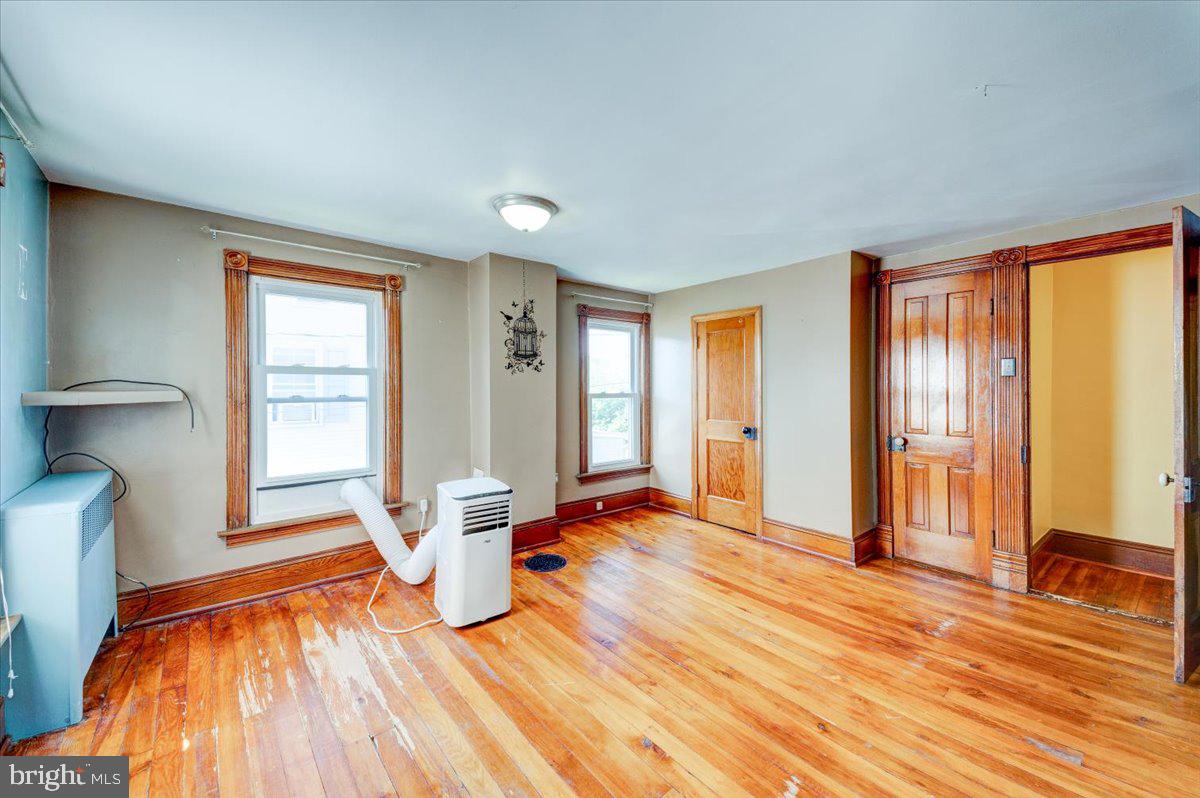 MAUGANSVILLE - Residential