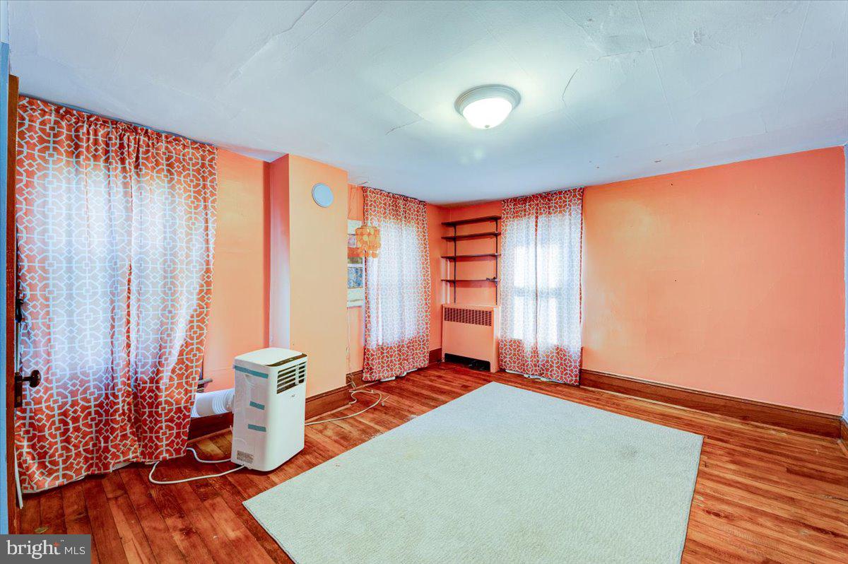 MAUGANSVILLE - Residential