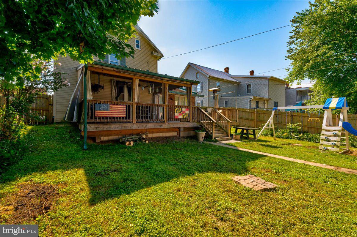 MAUGANSVILLE - Residential