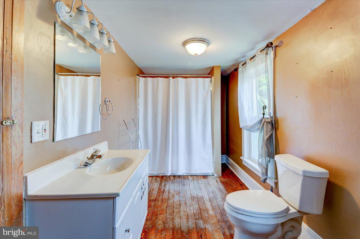 MAUGANSVILLE - Residential