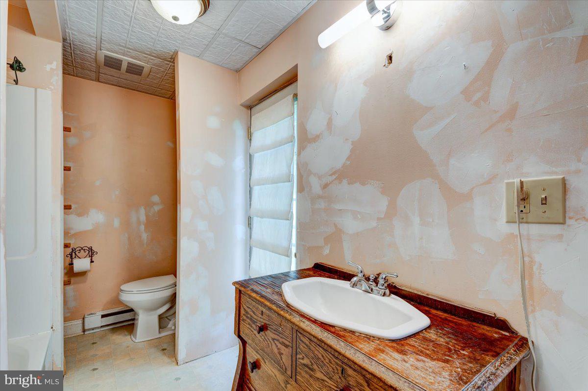 MAUGANSVILLE - Residential