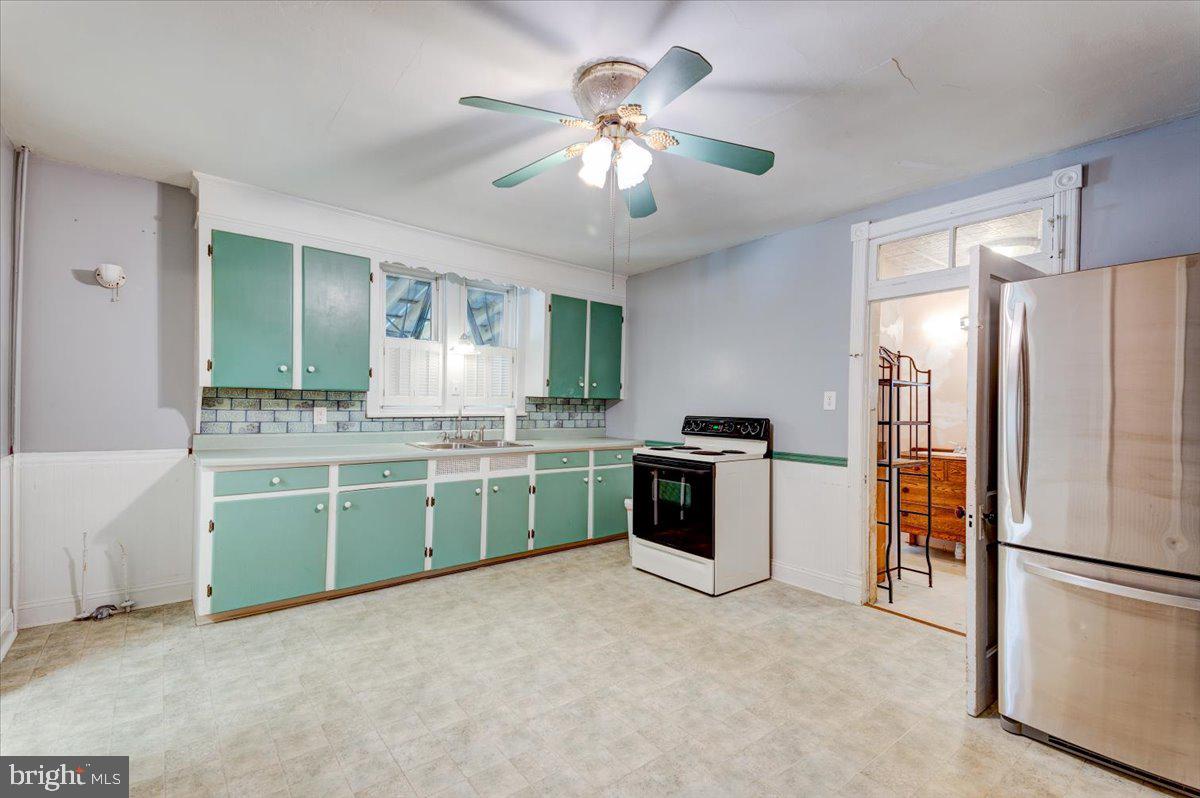 MAUGANSVILLE - Residential