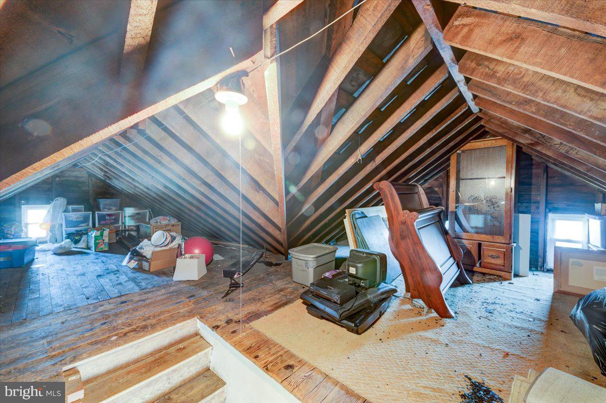 MAUGANSVILLE - Residential