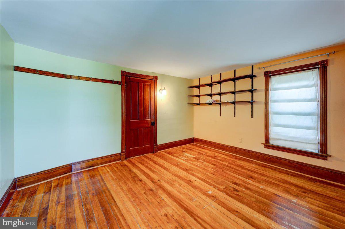 MAUGANSVILLE - Residential