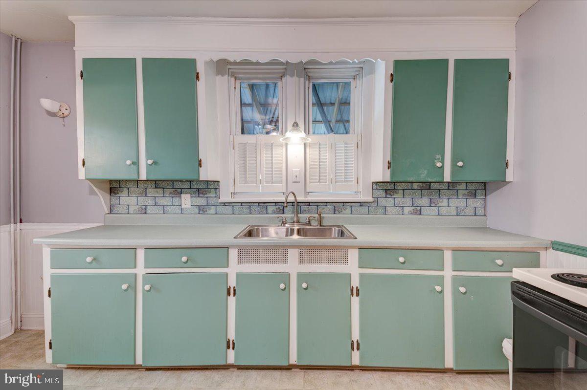 MAUGANSVILLE - Residential