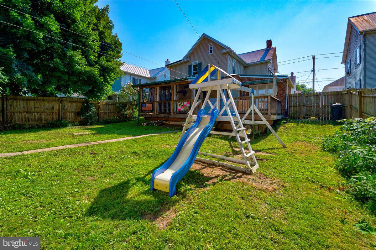 MAUGANSVILLE - Residential