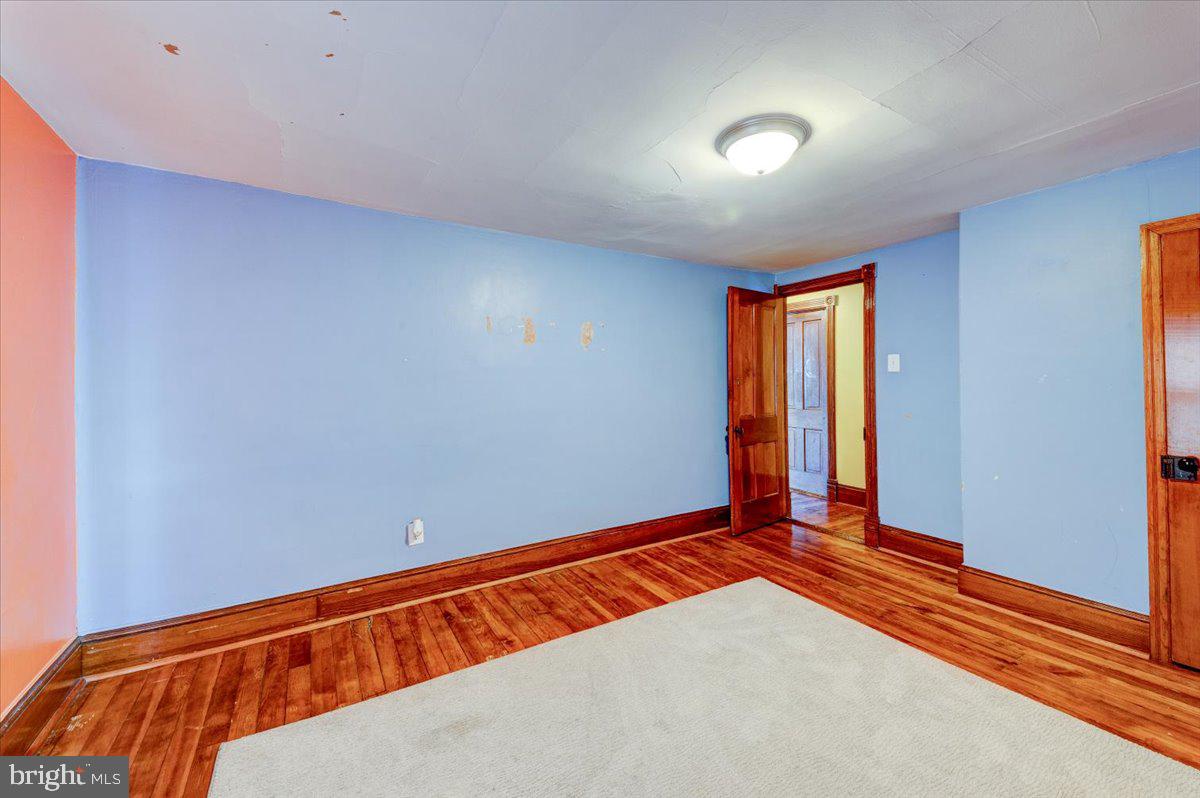 MAUGANSVILLE - Residential