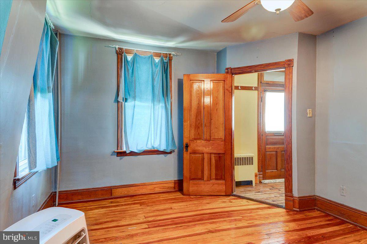 MAUGANSVILLE - Residential