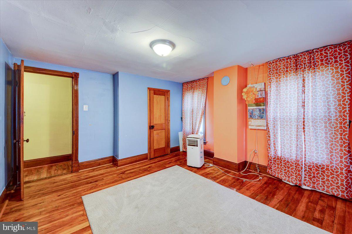 MAUGANSVILLE - Residential