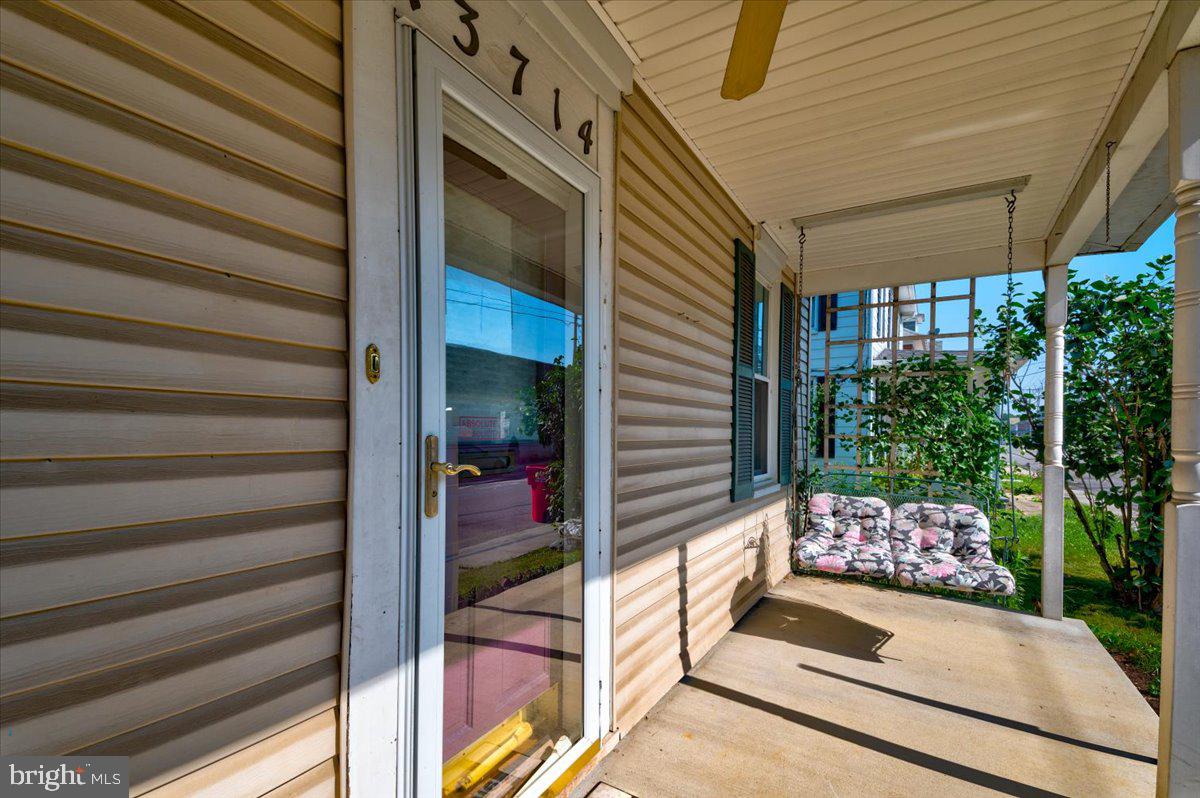 MAUGANSVILLE - Residential