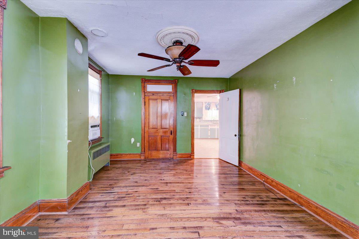 MAUGANSVILLE - Residential