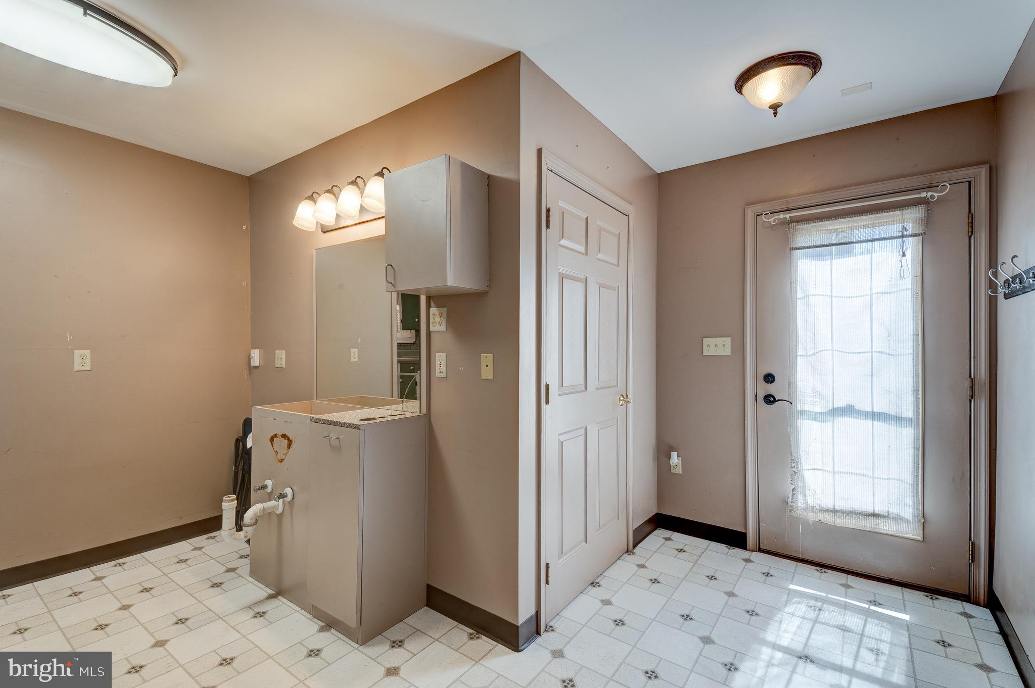 MAUGANSVILLE - Residential