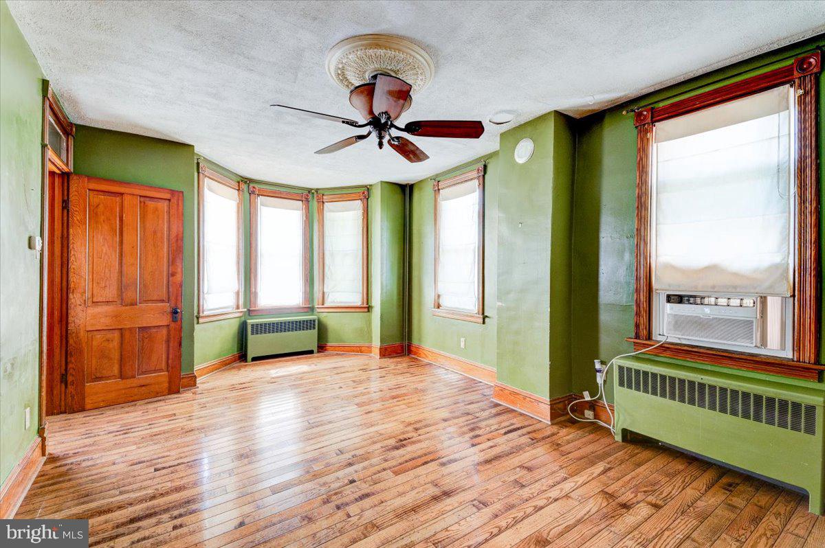 MAUGANSVILLE - Residential