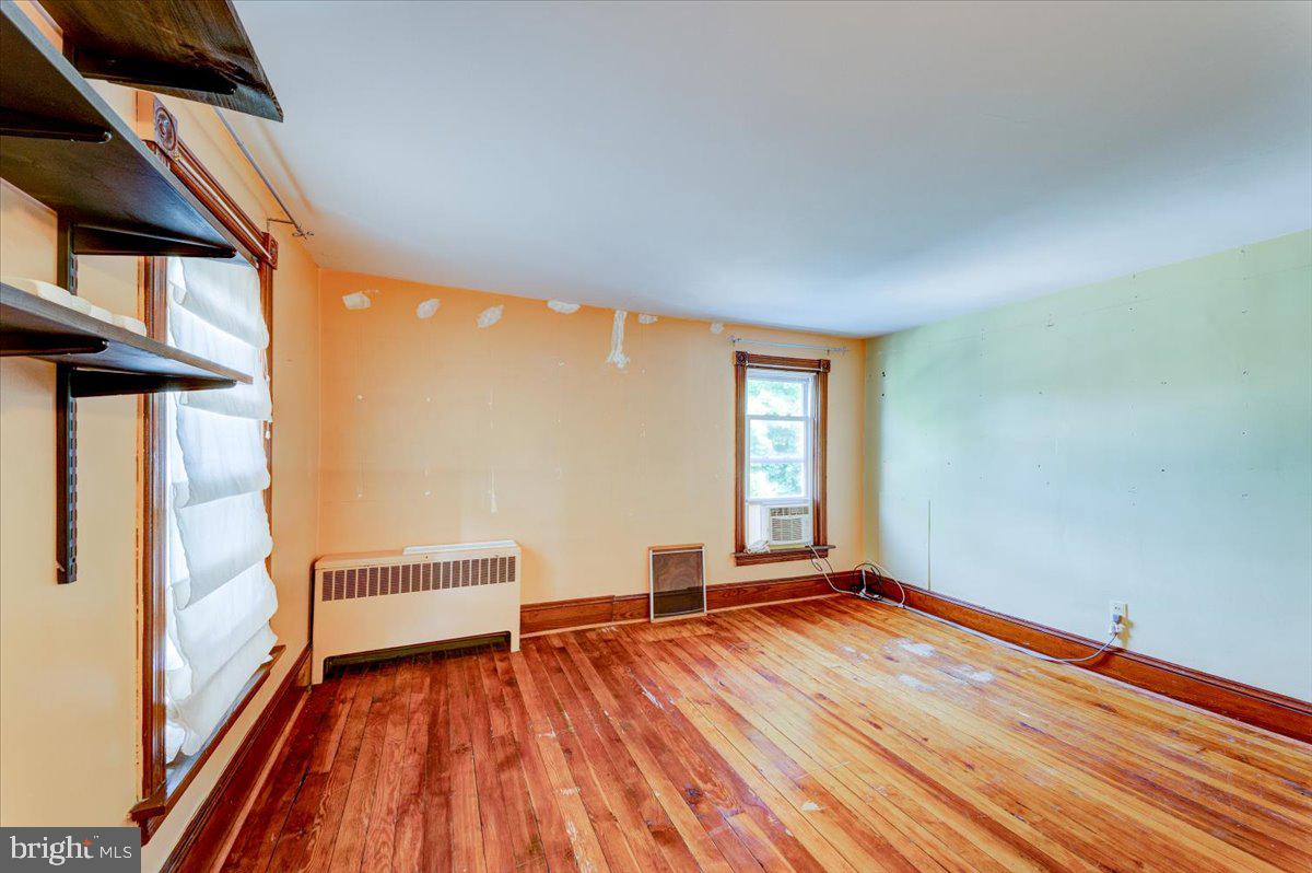 MAUGANSVILLE - Residential