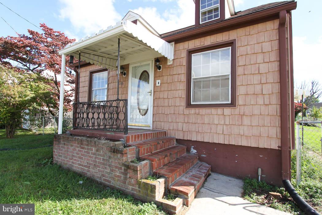 3 Bedroom, 1 bath cape cod. Hardwood floors throughout living room. Plenty of natural light. Spacious sun room off the kitchen. First floor master bedroom. Large, partially fenced in backyard that includes a shed. Washer and dryer in unit. Rent price includes Renters Insurance. Pets are ok on a case by case basis. EHO.