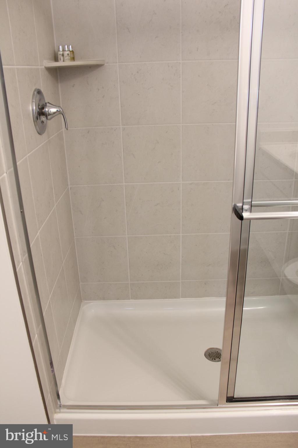 THE BOULEVARDS AT WESTFIELDS - Residential Lease