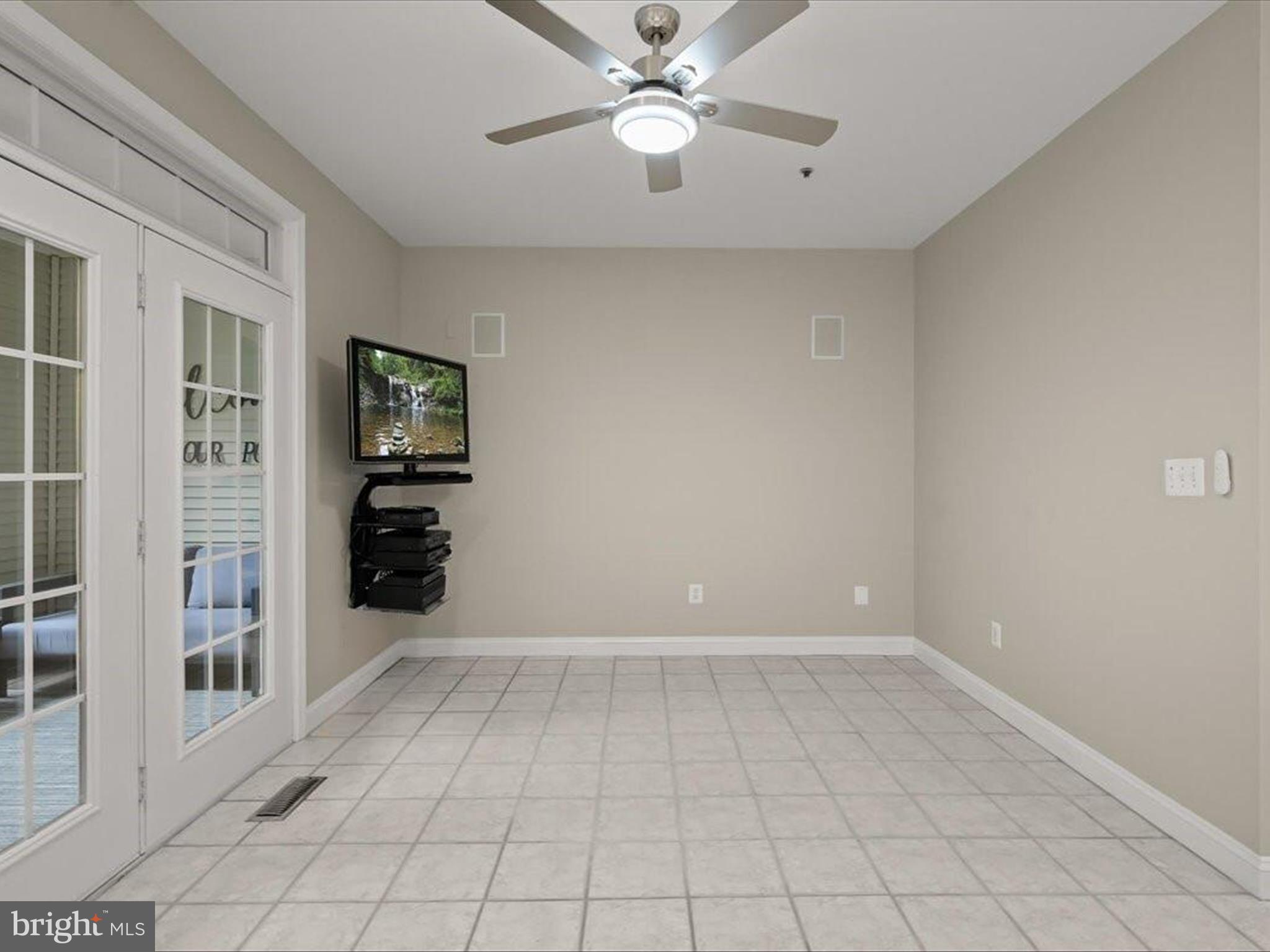 FAIRWAY VILLAS - Residential