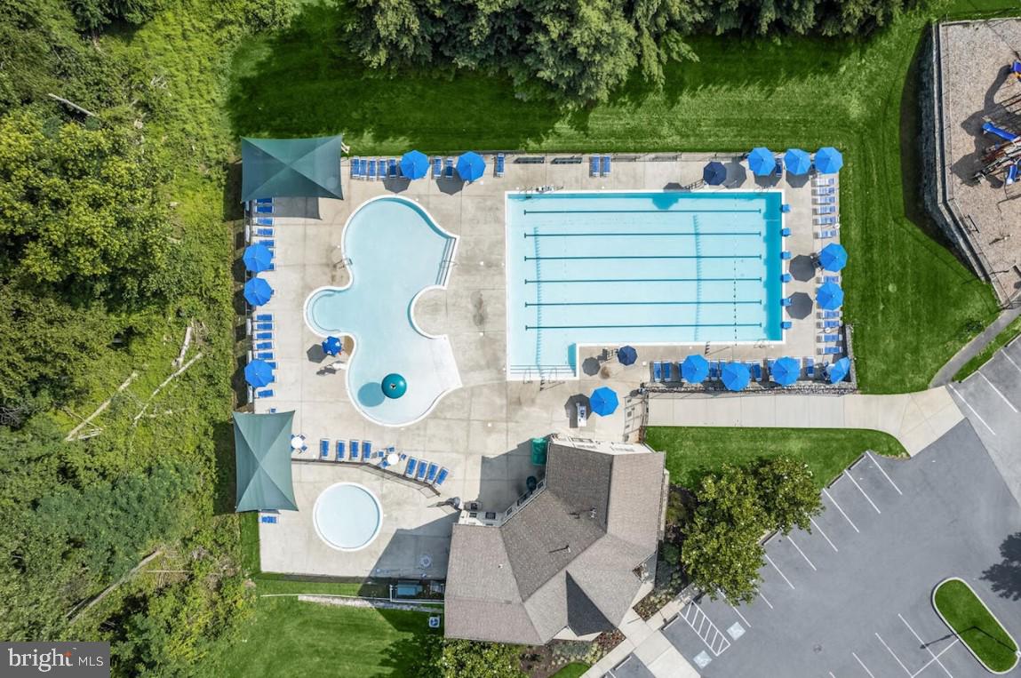 FAIRWAY VILLAS - Residential