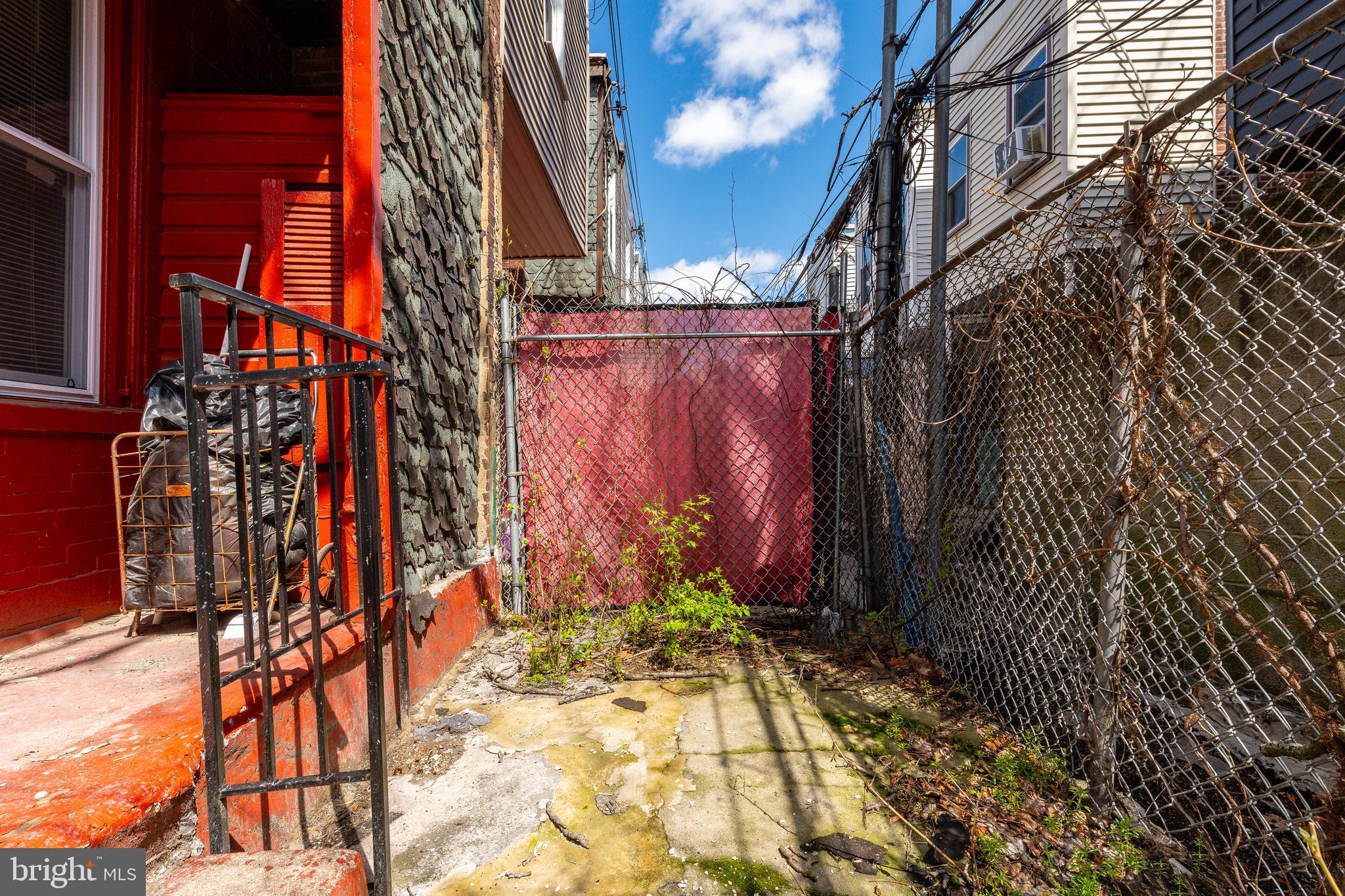 STRAWBERRY MANSION - Residential