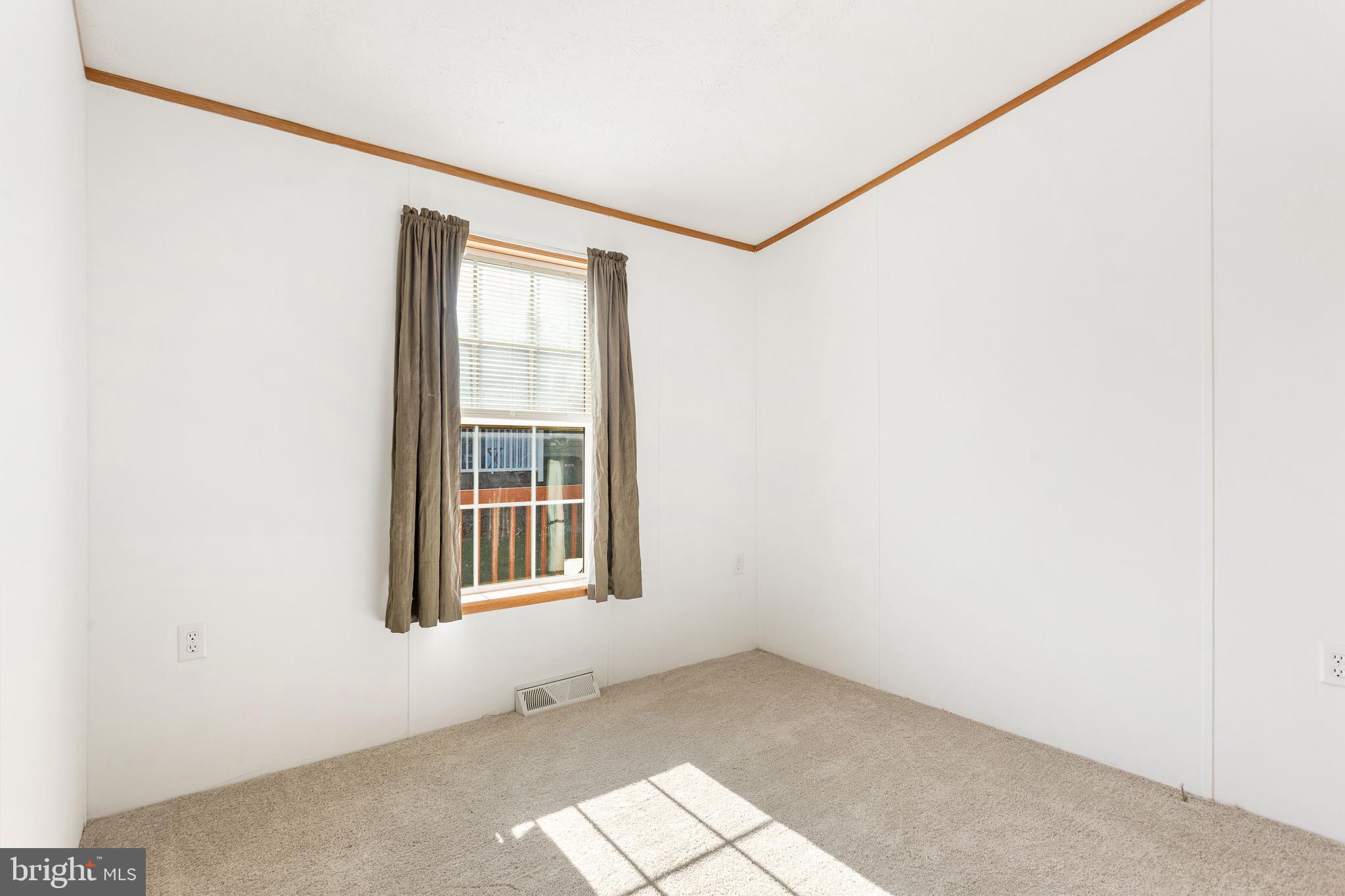 EAGLE VIEW MOBILE HOME PK - Residential