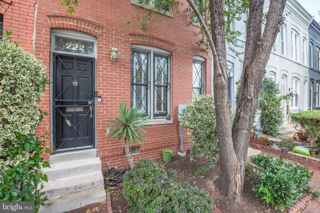 Photo of 222 12th Place NE, WASHINGTON, DC 20002 (MLS # DCDC2229188)