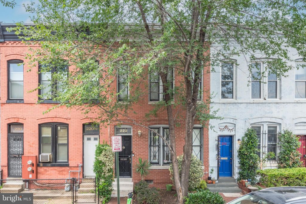 Photo of 222 12th Place NE, WASHINGTON, DC 20002 (MLS # DCDC2229188)
