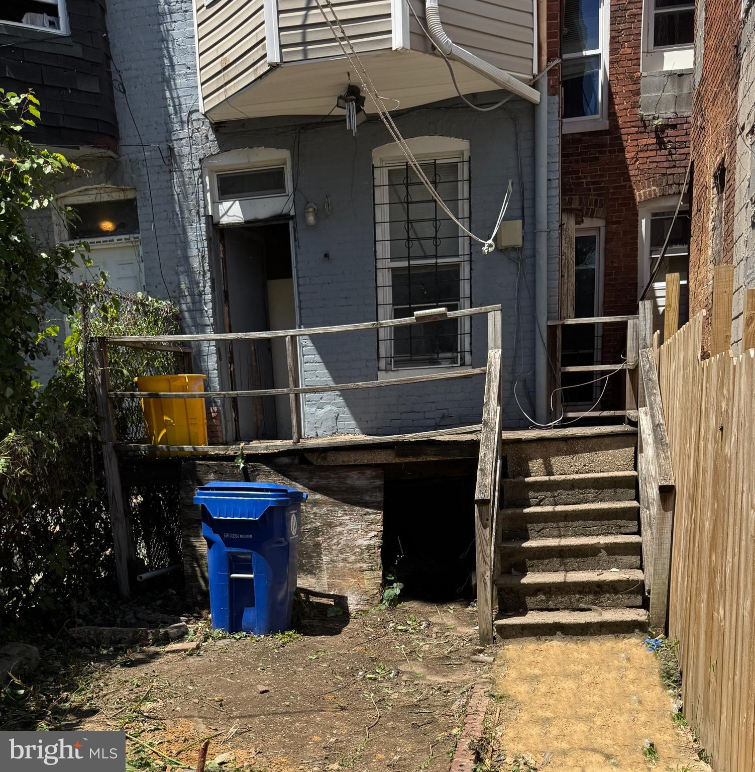 1905 W MOSHER STREET