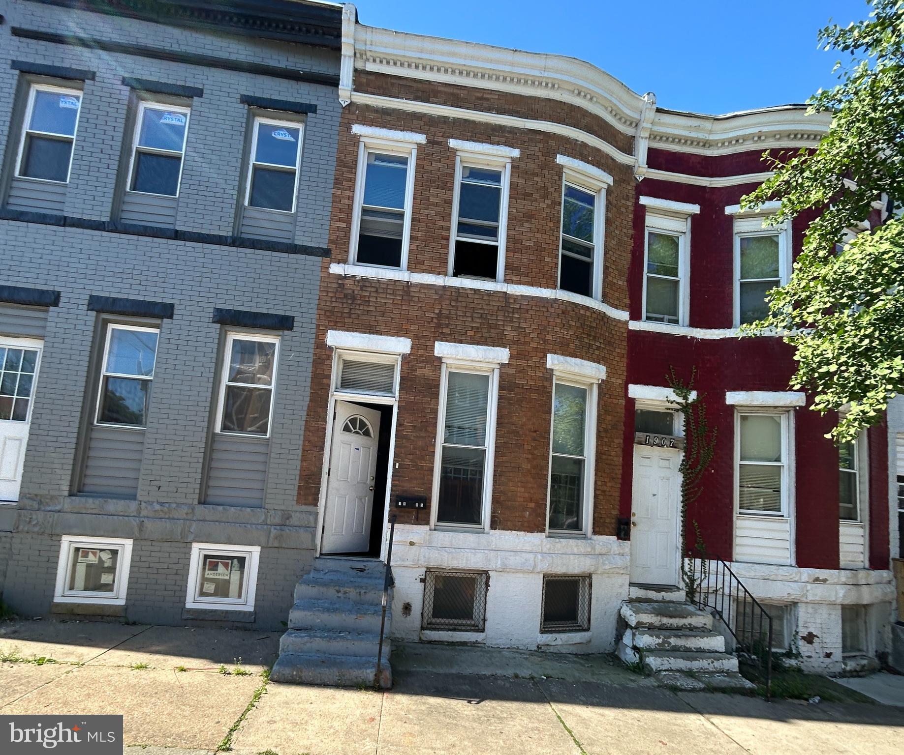 1905 W MOSHER STREET
