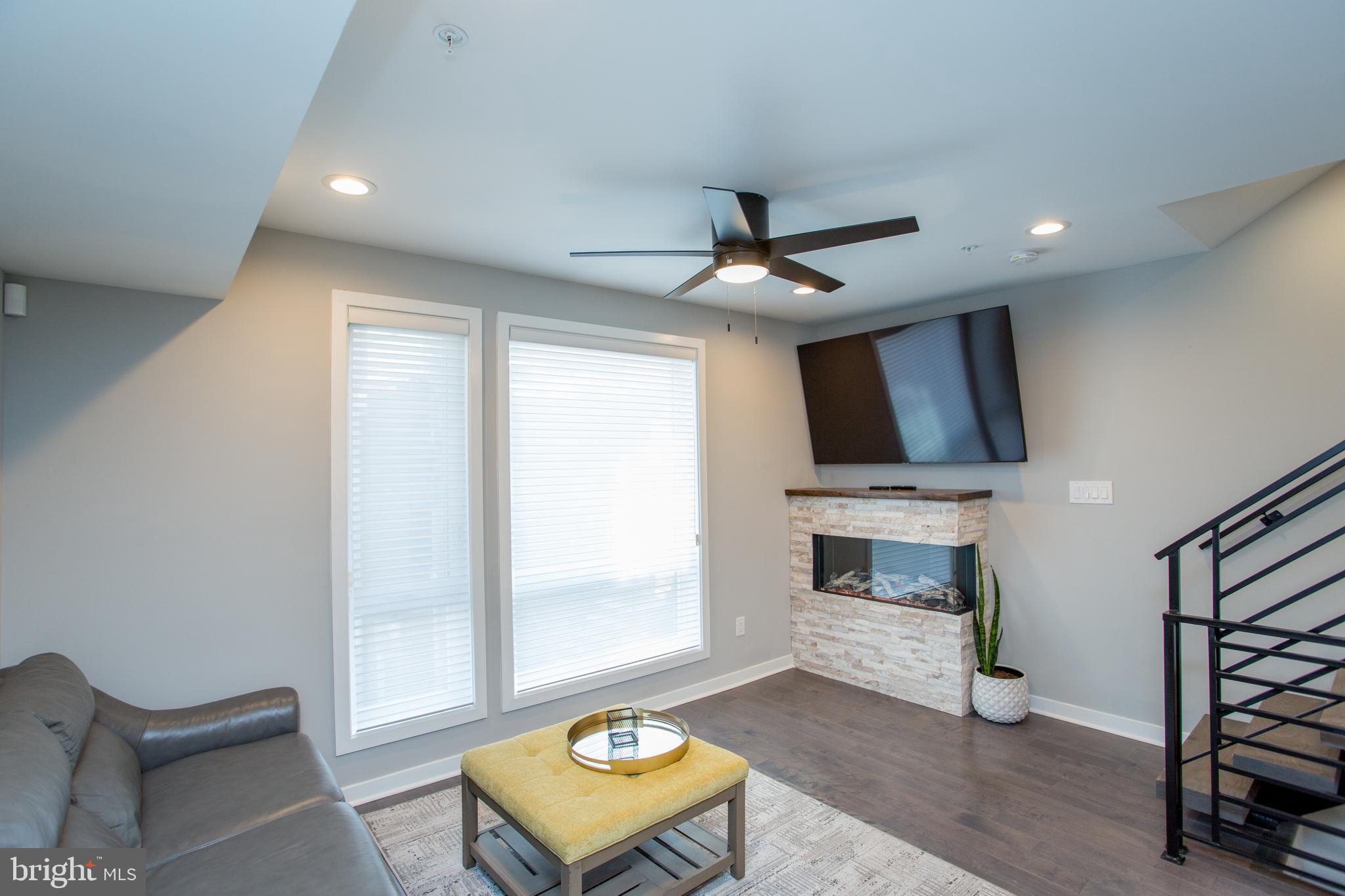 FRANCISVILLE - Residential Lease