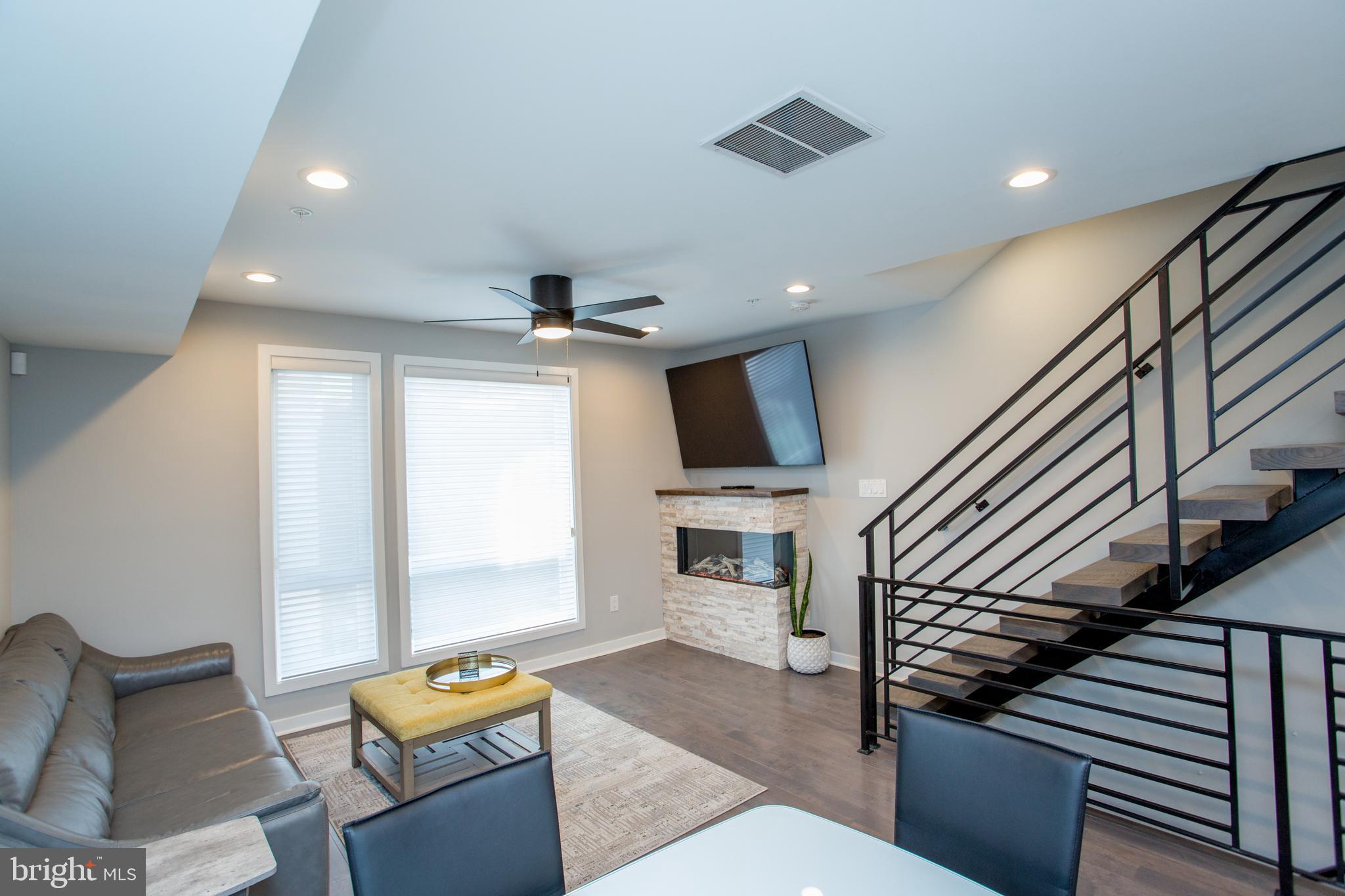 FRANCISVILLE - Residential Lease