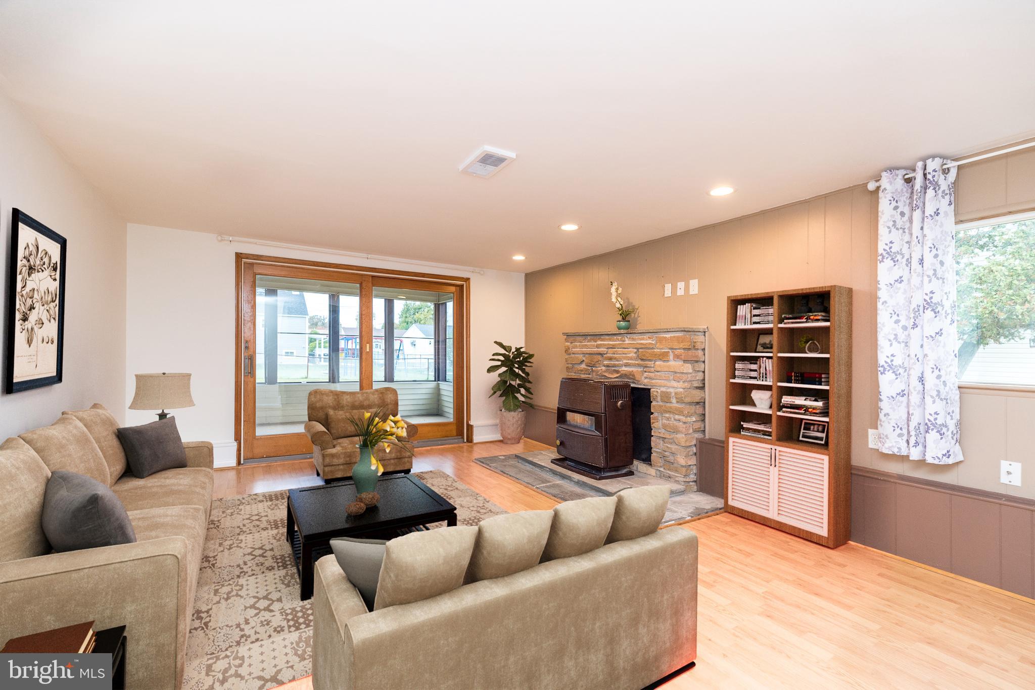 DELMONT MANOR - Residential