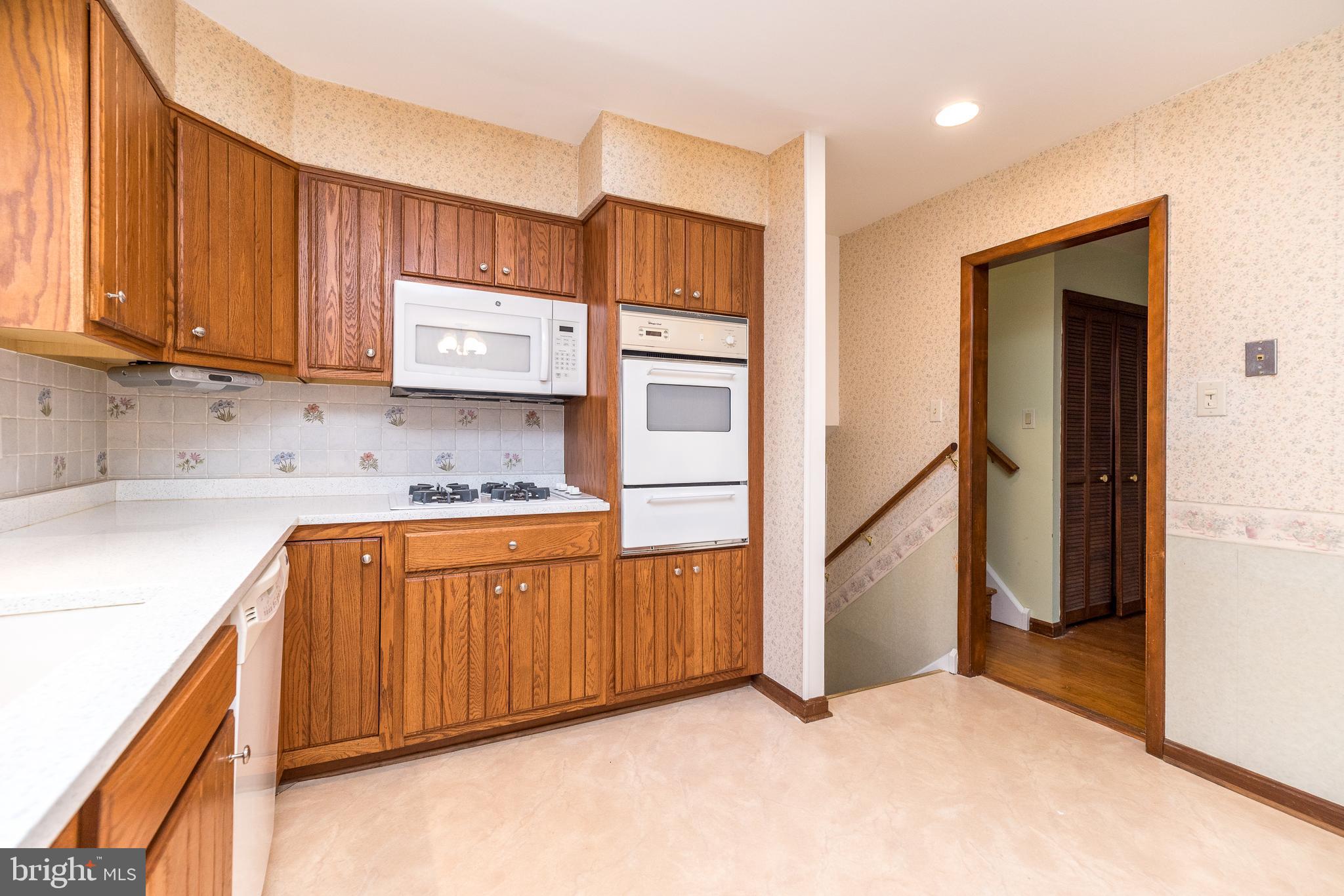 DELMONT MANOR - Residential