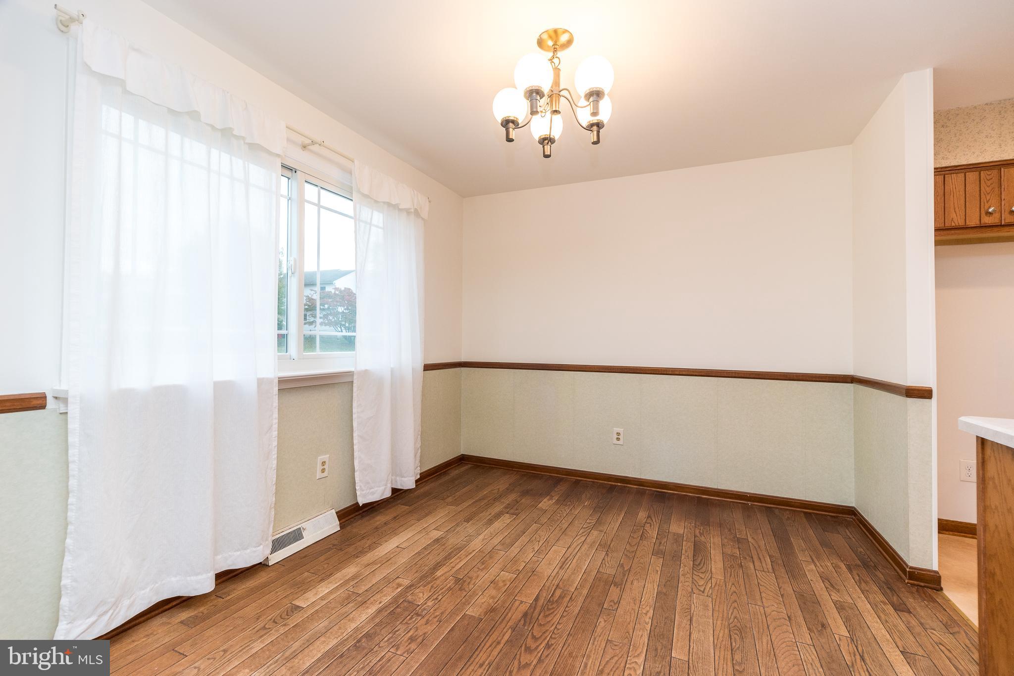 DELMONT MANOR - Residential