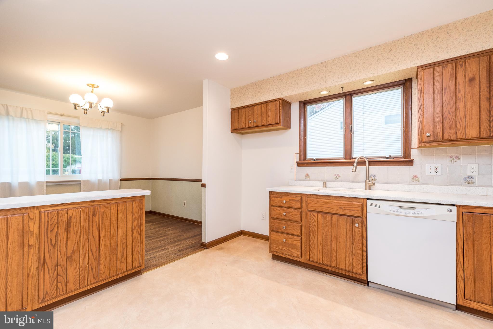 DELMONT MANOR - Residential