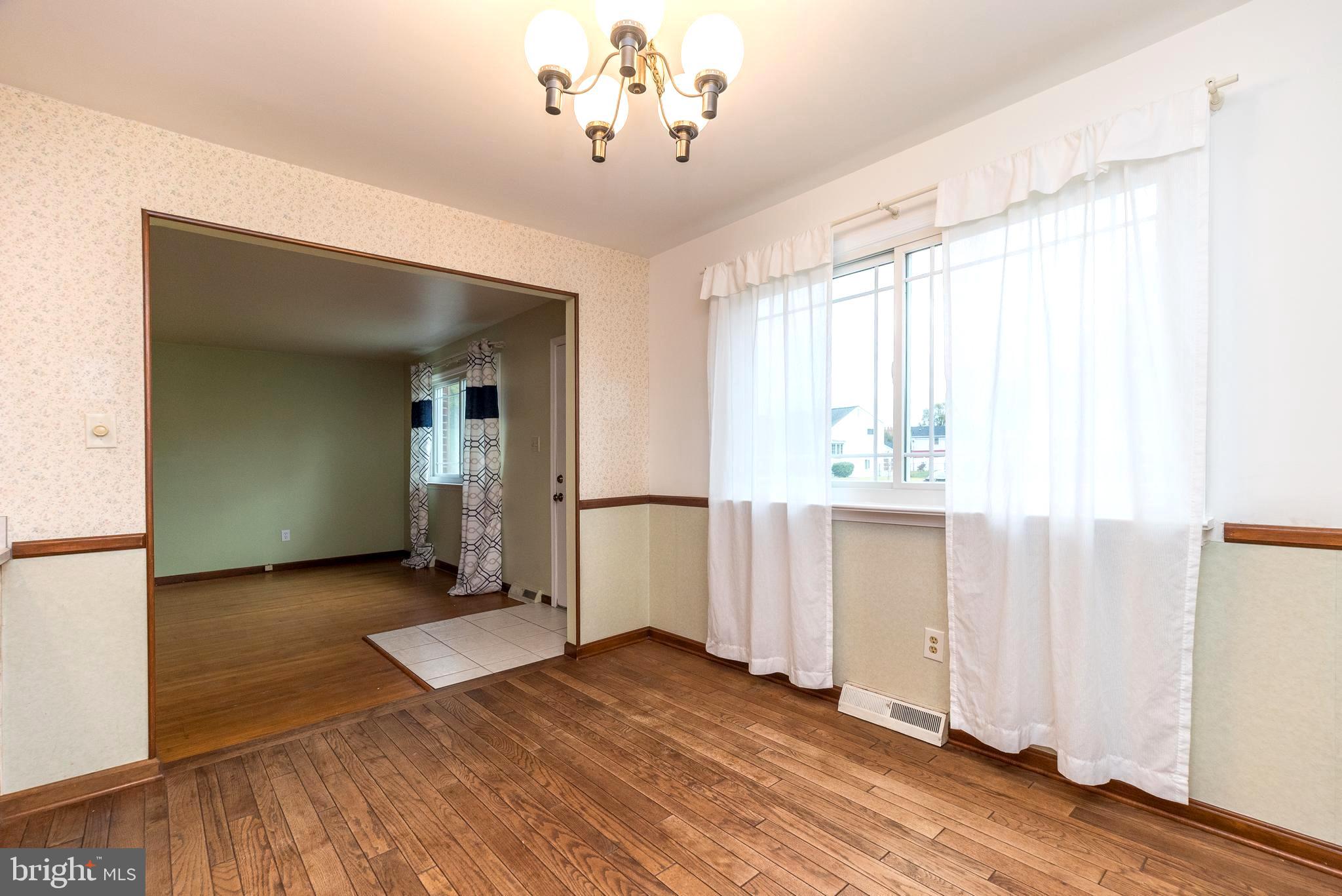 DELMONT MANOR - Residential