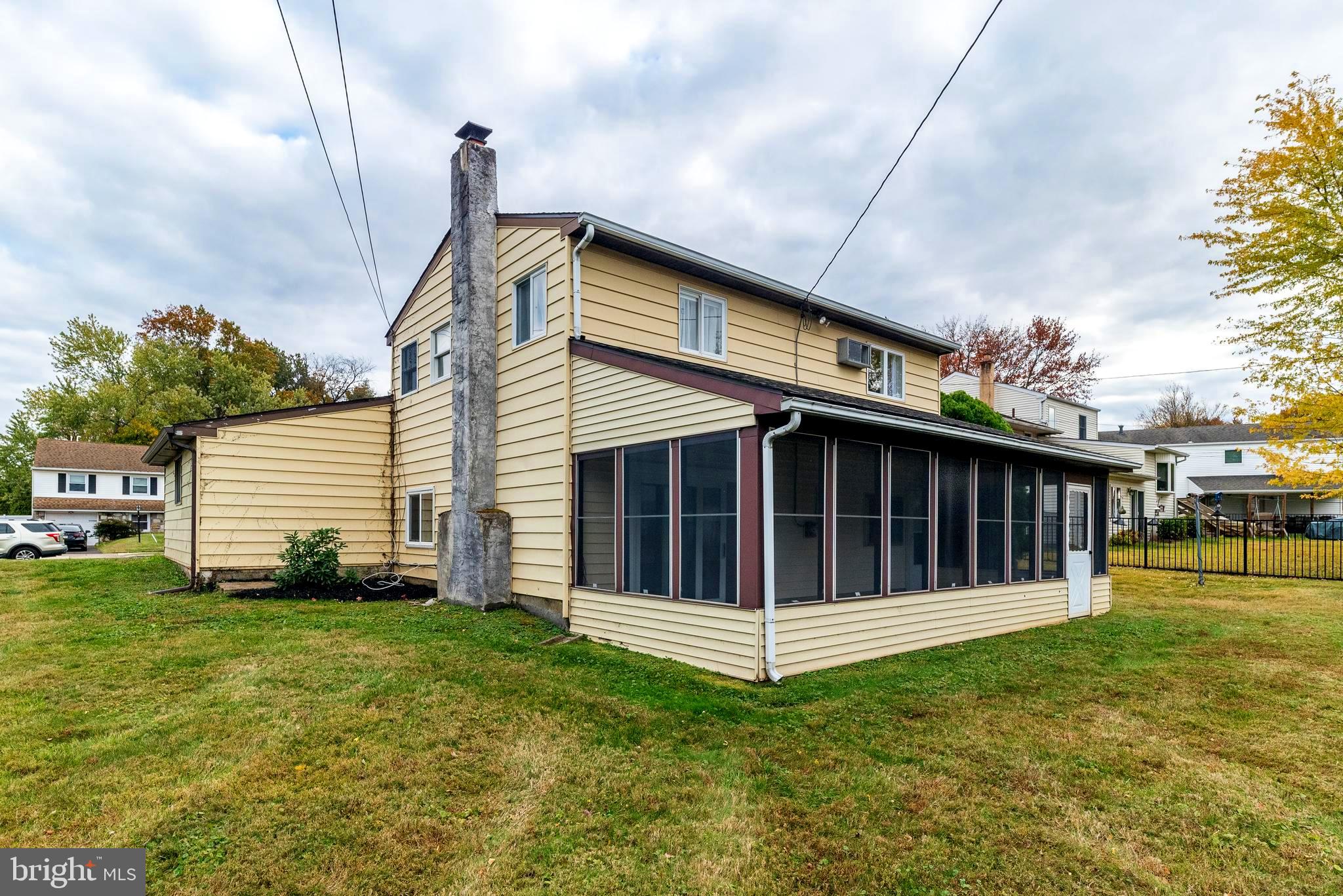 DELMONT MANOR - Residential