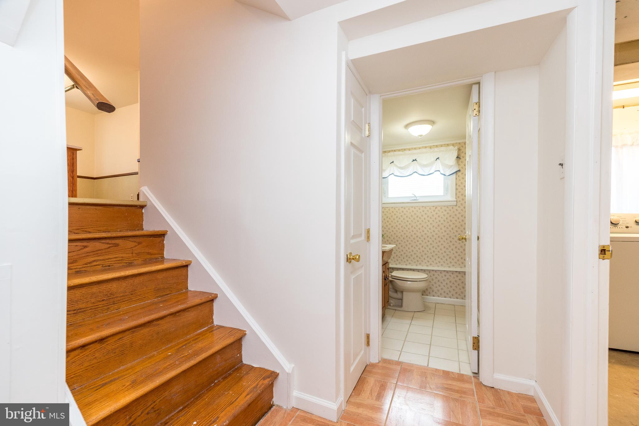 DELMONT MANOR - Residential